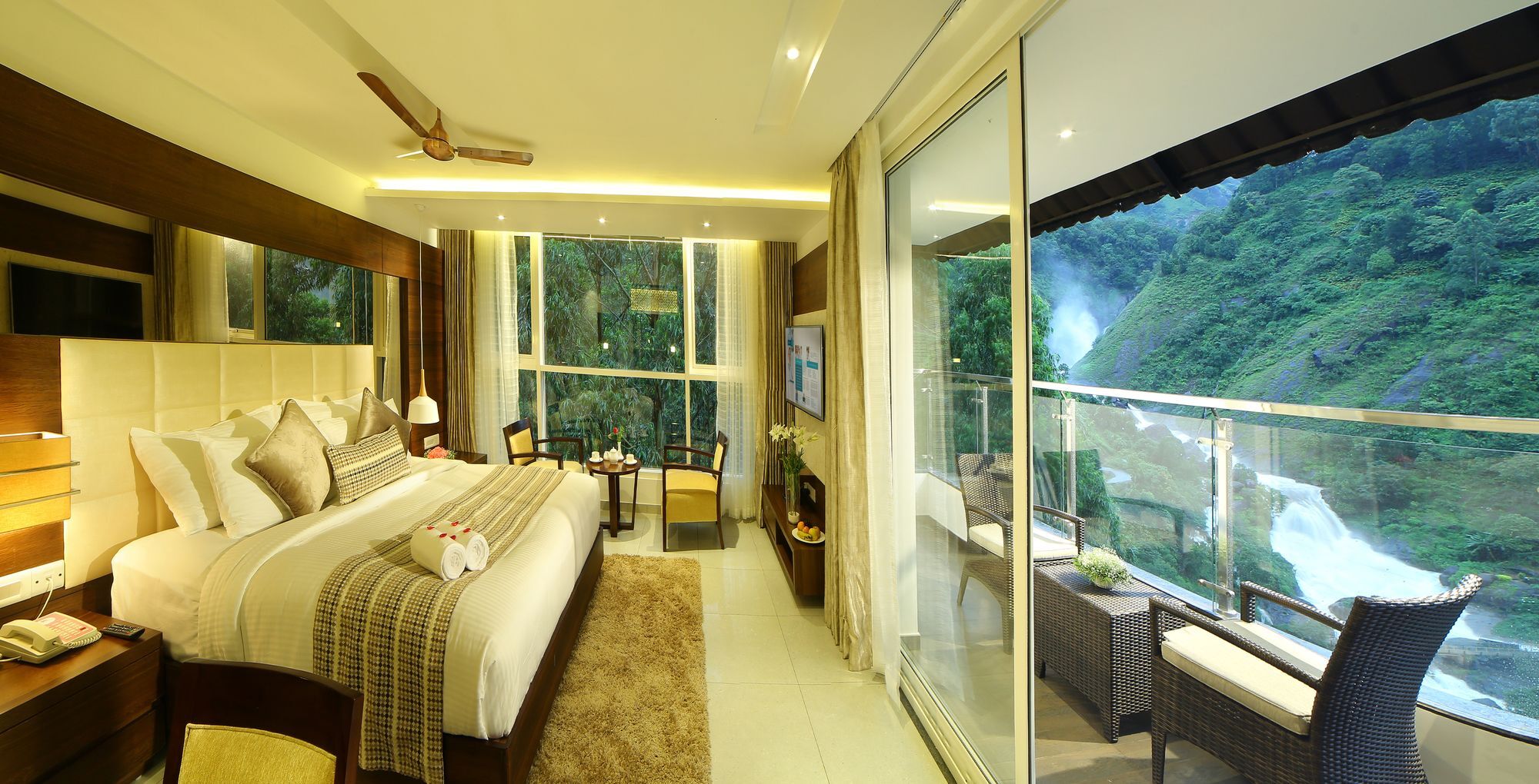 Blanket & Hotel Munnar
